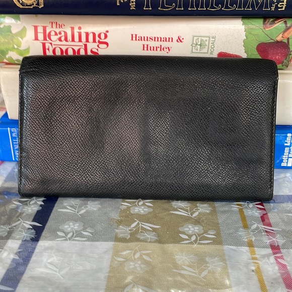 🎁PRICE REDUCED BLACK BVLGARI BIFOLD/WALLET. PRELOVED JUST 3X (FREE GIFT 🎁 - Picture 7 of 11